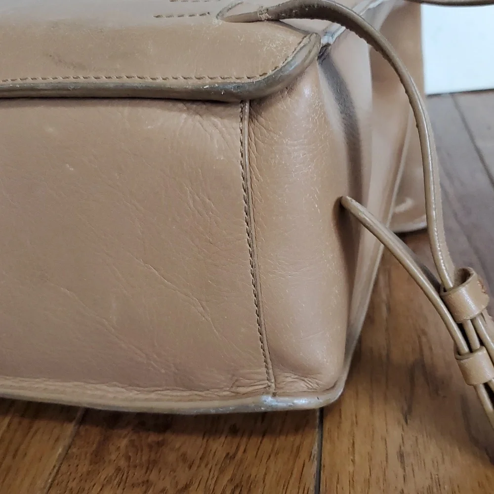 Gathre pebbled leather